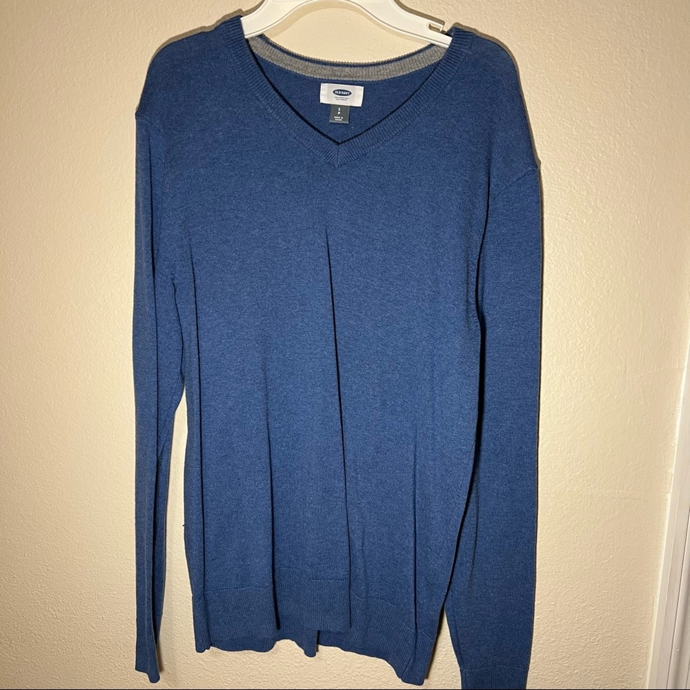 OLD NAVY LONG SLEEVE SWEATER